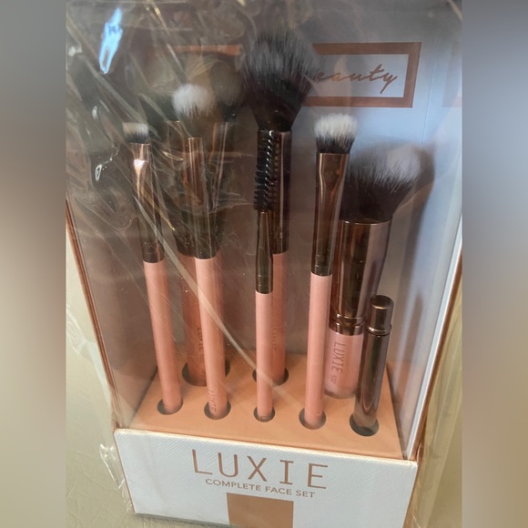 Luxie complete 8 piece set in rose gold . New in original package. - Picture 3 of 8